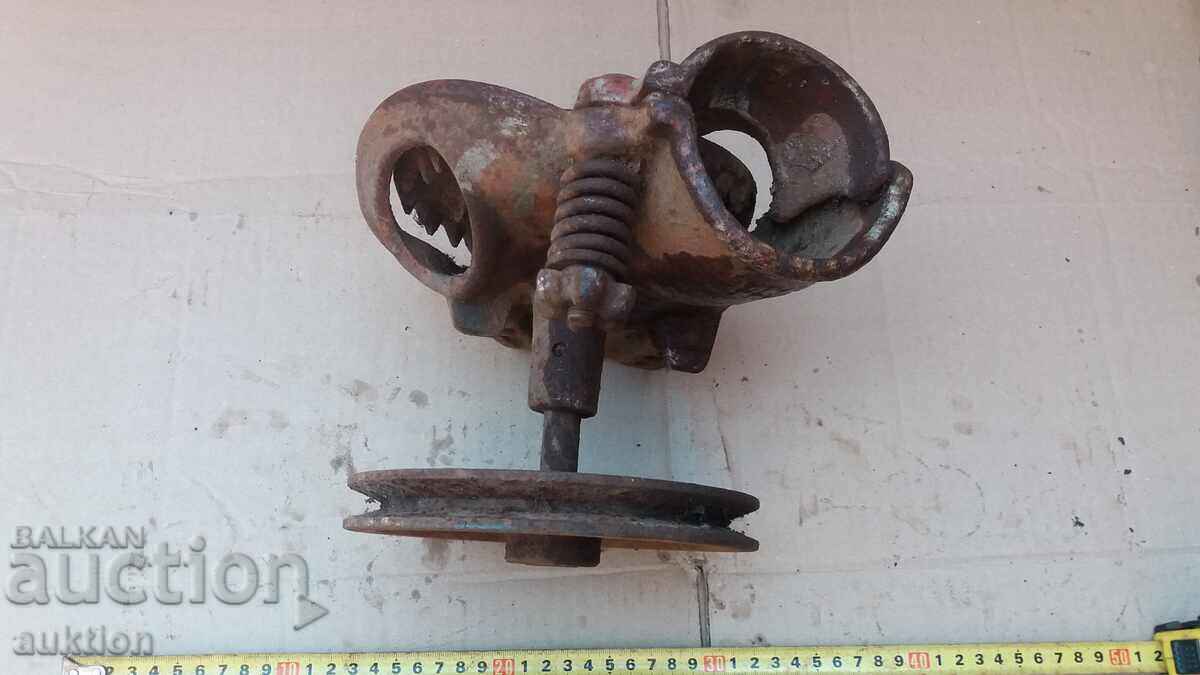 Delivery of OLD MACHINE FOR DROPPING CORN, CORN Delivery of OLD MACHINE FOR DROPPING CORN, CORN