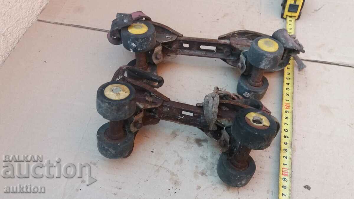 OLD SKATES - 6 OLD SKATES - 6