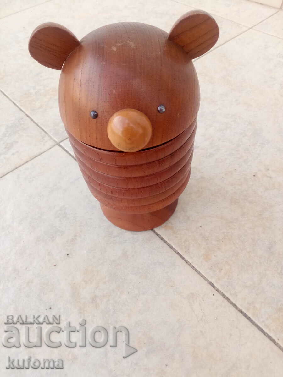 Ξύλινη φιγούρα με σουβέρ. Ξύλινη φιγούρα με σουβέρ.
