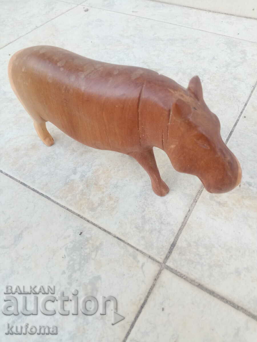 Figura de lemn a unui hipopotam