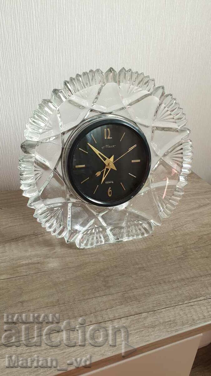 Vintage Beacon Crystal Desk Quartz Clock | Desktop clocks | Jewelry,  Watches | BalkanAuction