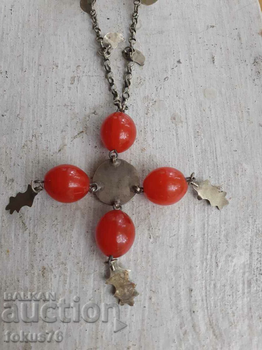 Veche bijuterii renascentiste choker colier sachan sticla rosie cu preț 190.00 BGN | € 97.15 Veche bijuterii renascentiste choker colier sachan sticla rosie cu preț 190.00 BGN | € 97.15