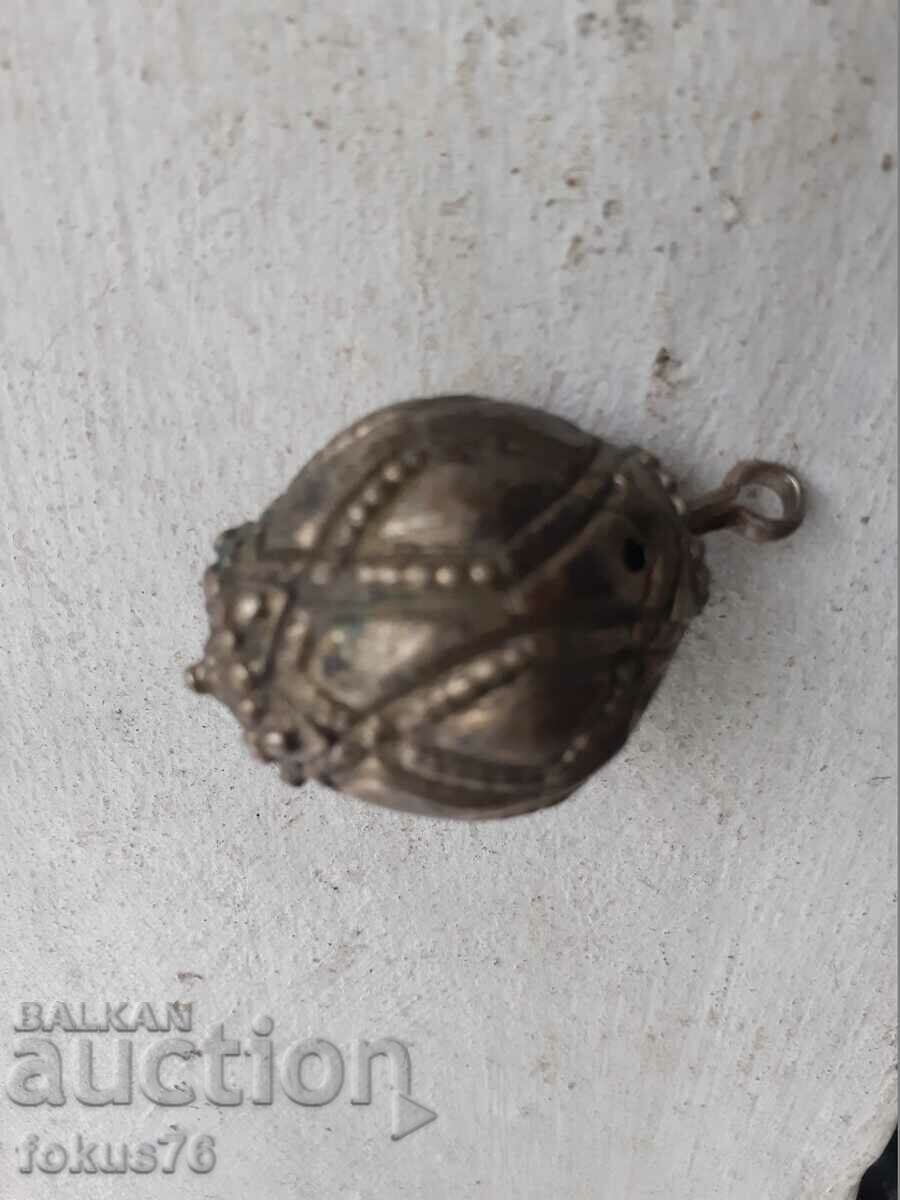 Παλιά Revival μεγάλο κουμπί κοστουμιών με τιμή 90.00 BGN | € 46.02