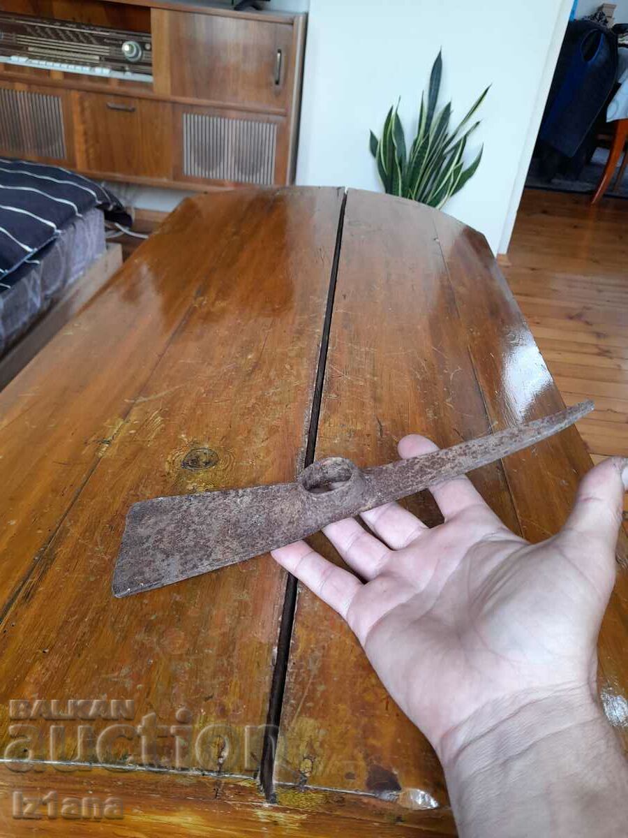 Delivery of Old hoe, small hoe, weeding tool Delivery of Old hoe, small hoe, weeding tool