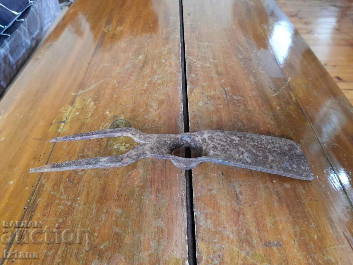 Old hoe, small hoe, weeding tool with price 16.00 BGN | € 8.18 Old hoe, small hoe, weeding tool with price 16.00 BGN | € 8.18
