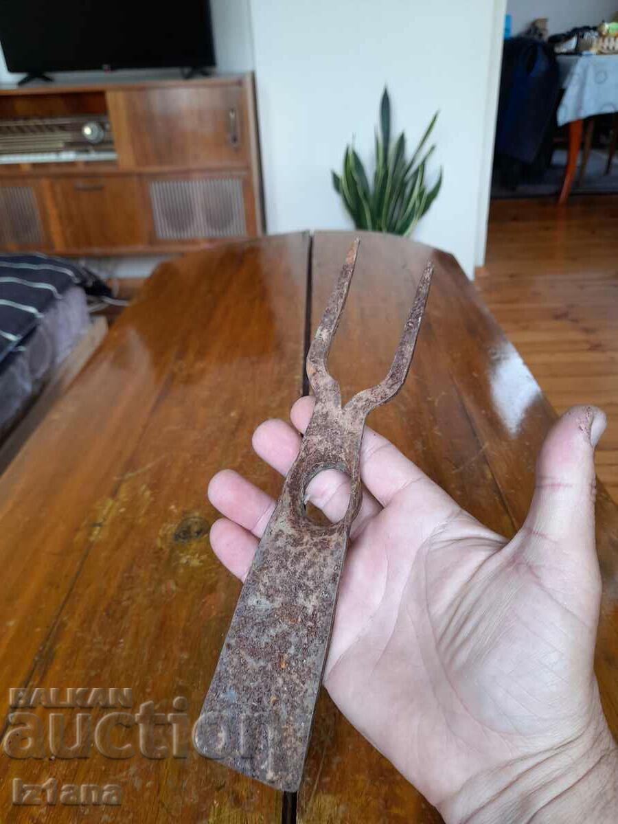 Auction Old hoe, small hoe, weeding tool Auction Old hoe, small hoe, weeding tool