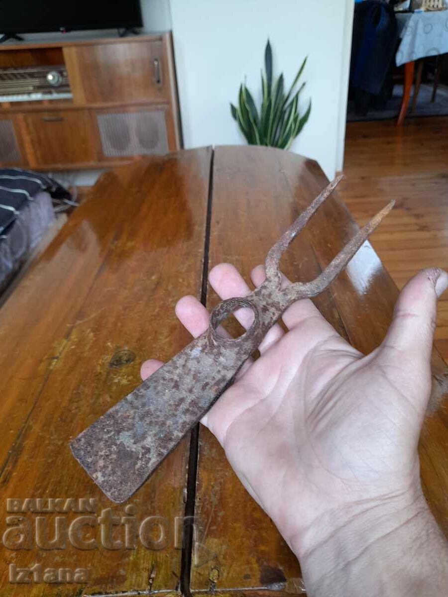 Delivery of Old hoe, small hoe, weeding tool Delivery of Old hoe, small hoe, weeding tool