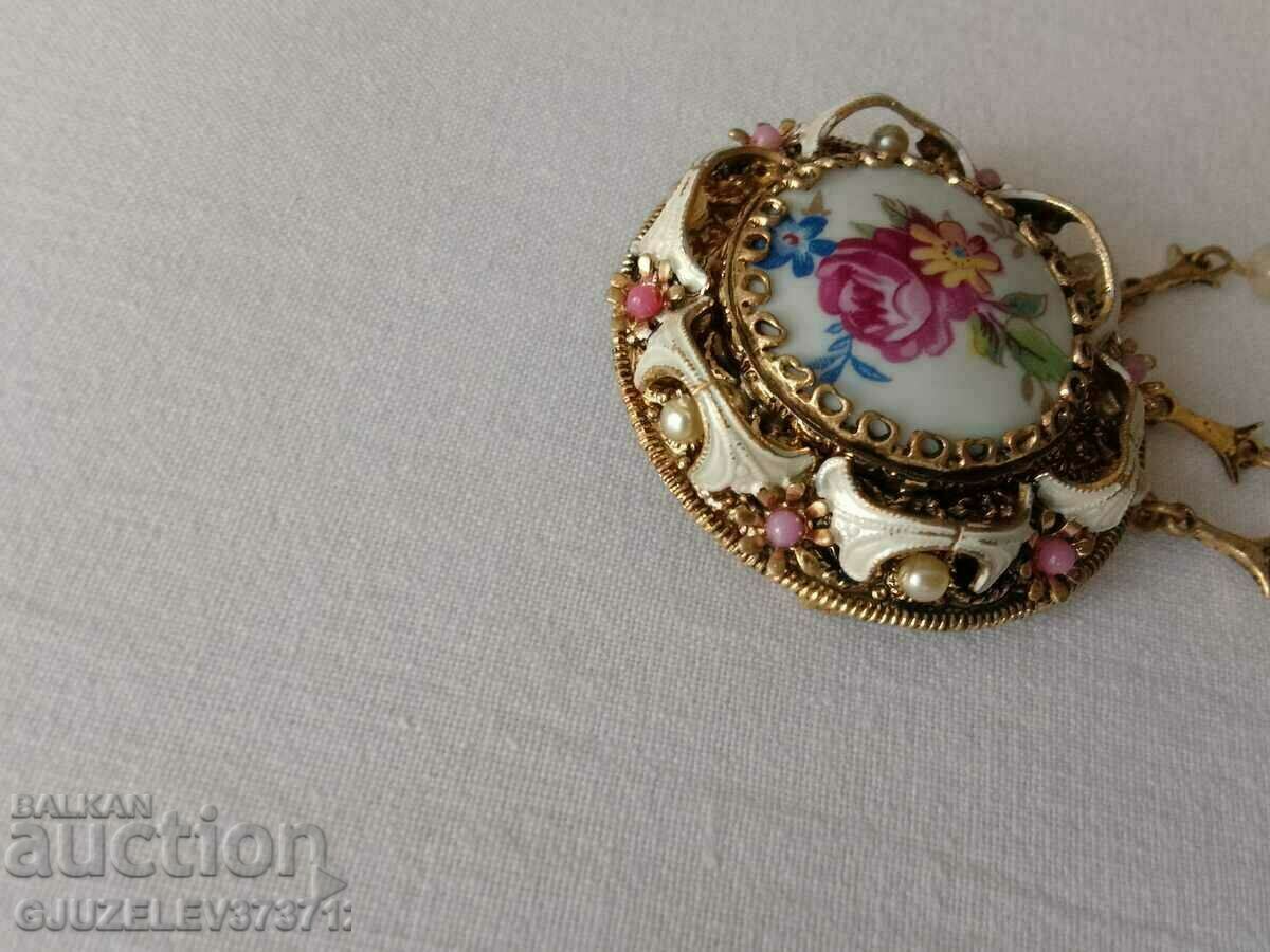 Period 1940s Women's pearl and porcelain brooch - 6