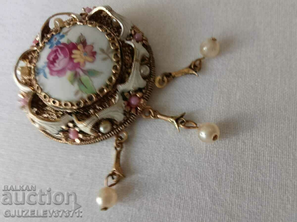 Period 1940s Women's pearl and porcelain brooch - 7