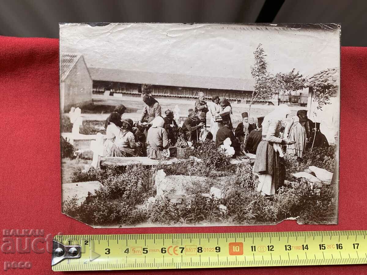 Stew of the cemetery Photographer Georg Volz with price 200.00 BGN | € 102.26 Stew of the cemetery Photographer Georg Volz with price 200.00 BGN | € 102.26