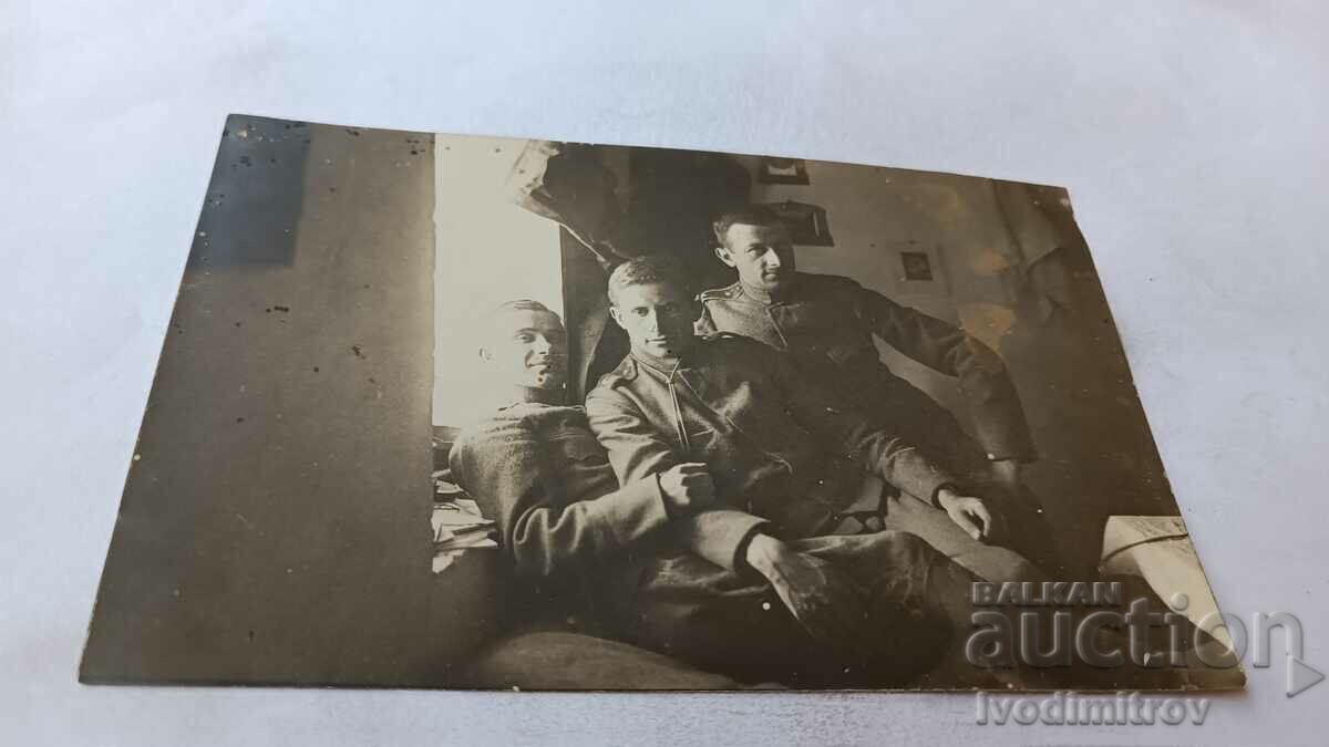 Φωτογραφία χωριό Τσέρκοβι Τρεις αξιωματικοί 1918