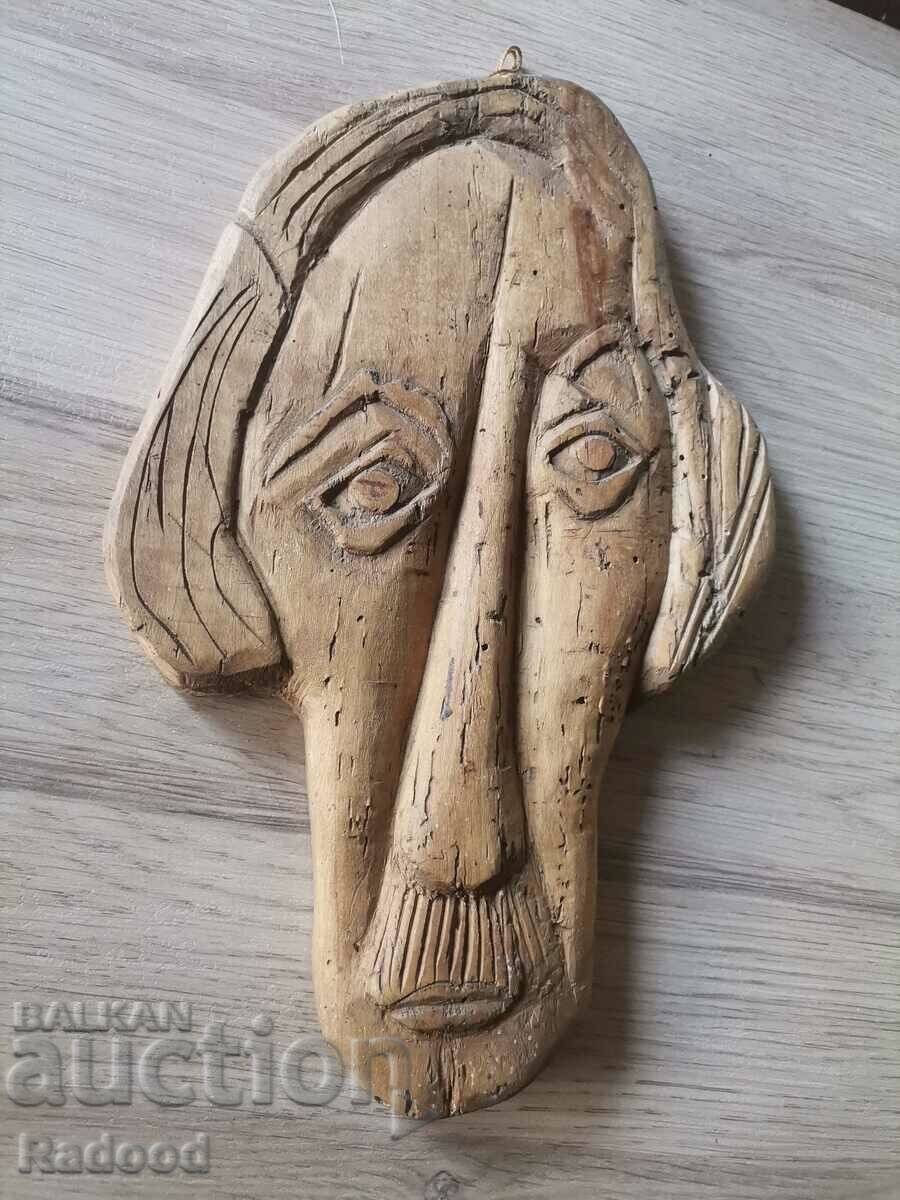 Ръчно изработена дървена фигура