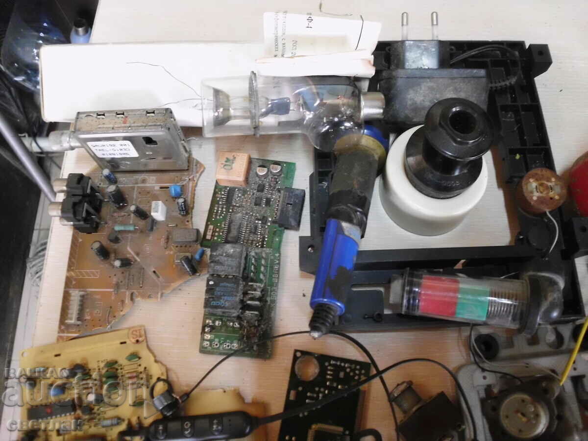 EL SCRAP ALTE cu preț 15.00 BGN | € 7.67 EL SCRAP ALTE cu preț 15.00 BGN | € 7.67