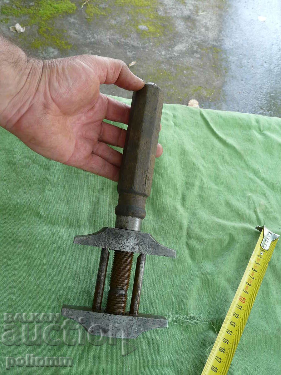 Παλιό βιδωτό κλειδί - 11 με τιμή 60.00 BGN | € 30.68 Παλιό βιδωτό κλειδί - 11 με τιμή 60.00 BGN | € 30.68