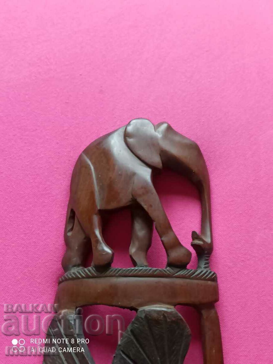 Delivery of Beautiful African wooden mask Delivery of Beautiful African wooden mask