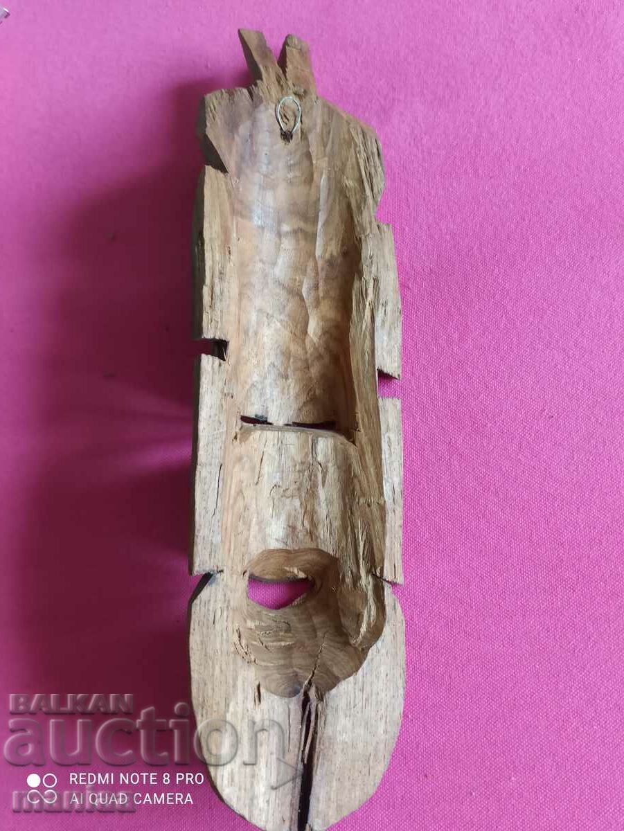 Delivery of Beautiful African wooden mask Delivery of Beautiful African wooden mask