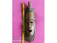 Frumoasă mască africană din lemn