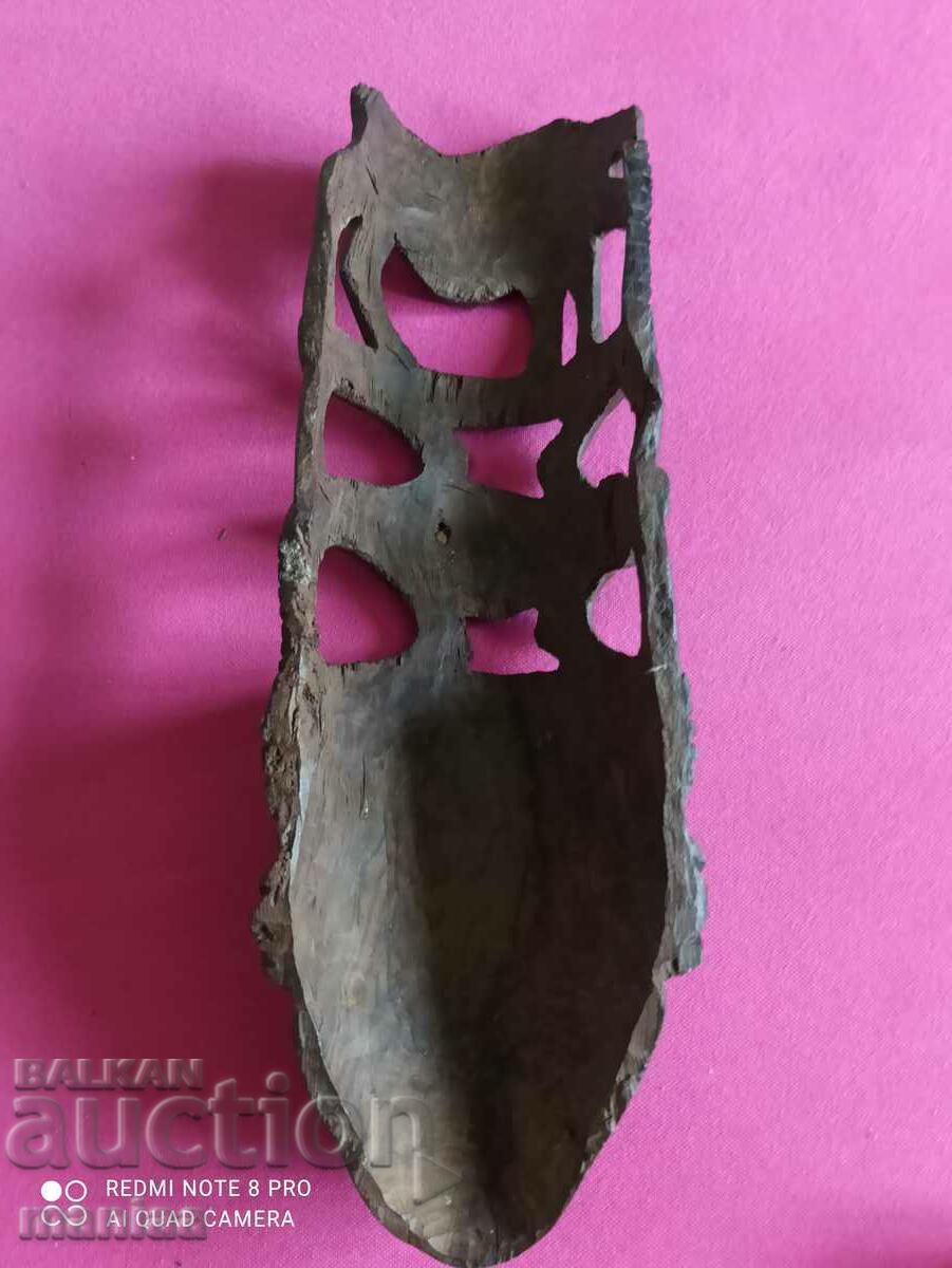 Delivery of Beautiful African wooden mask
