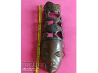 Frumoasă mască africană din lemn