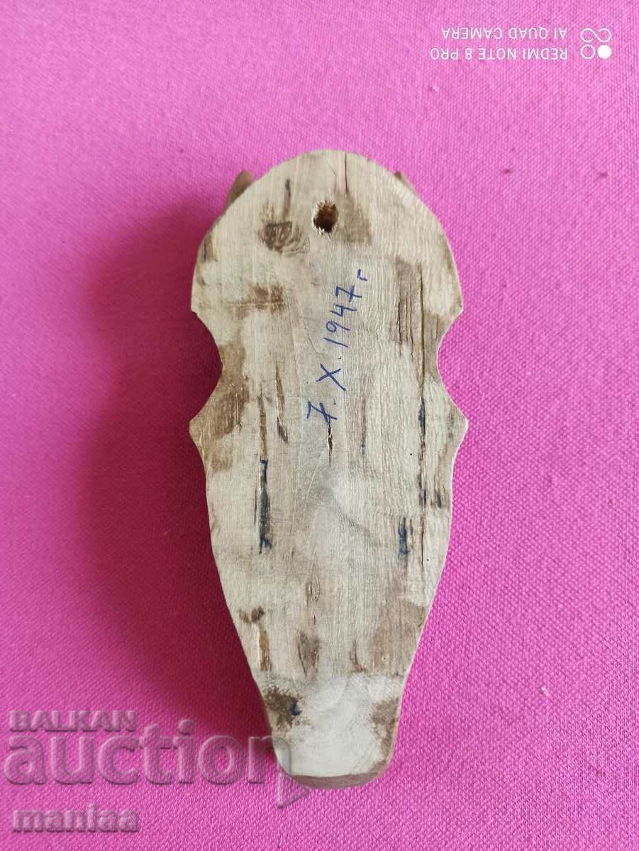 Auction Beautiful African wooden mask Auction Beautiful African wooden mask