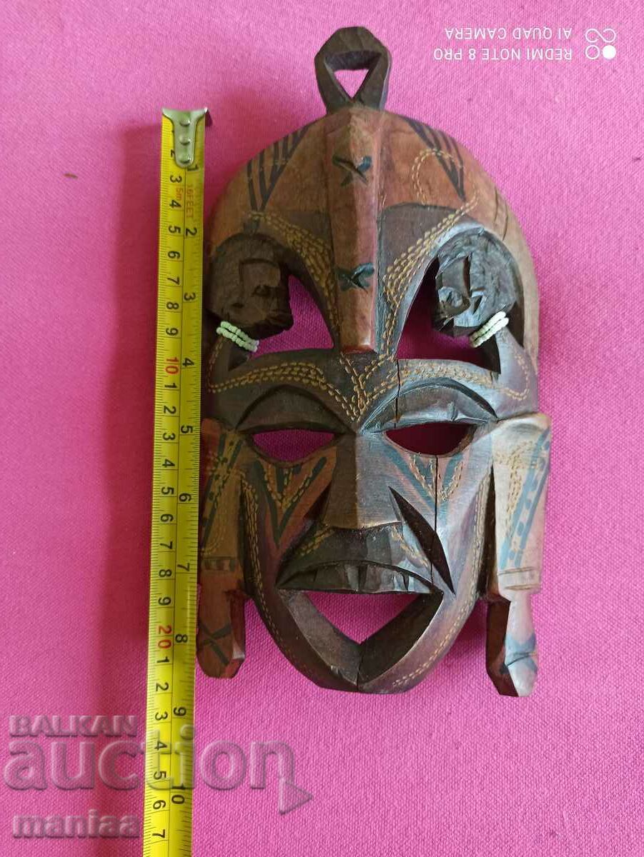 Όμορφη αφρικανική ξύλινη μάσκα Όμορφη αφρικανική ξύλινη μάσκα