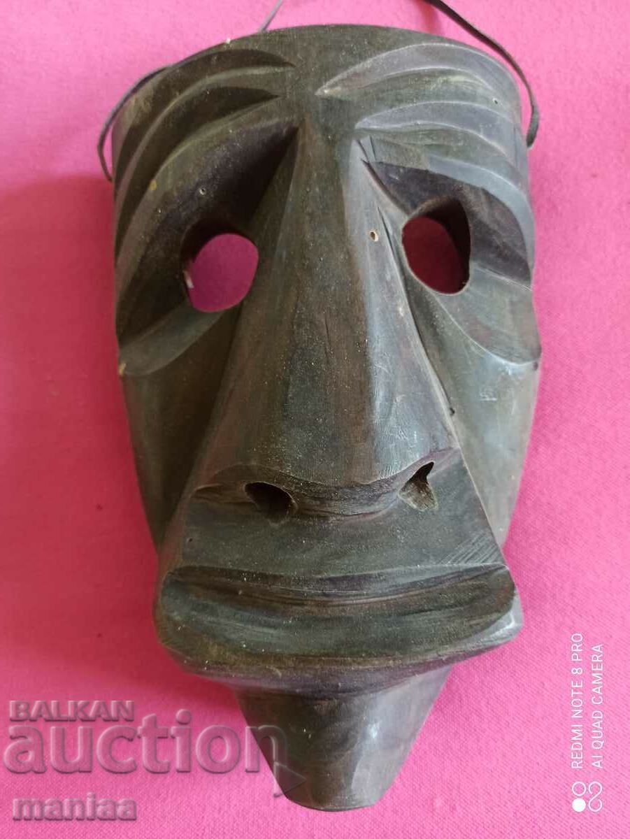 Аукцион Красива Африканска дървена маска Аукцион Красива Африканска дървена маска