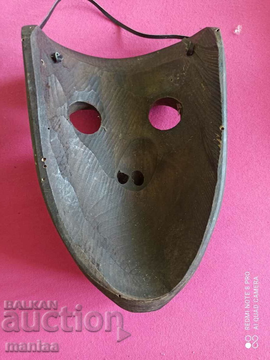 Доставка на Красива Африканска дървена маска Доставка на Красива Африканска дървена маска