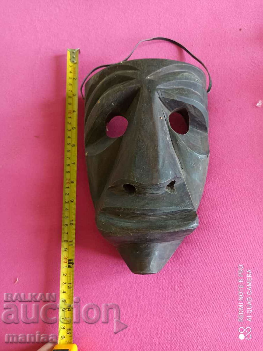 Όμορφη αφρικανική ξύλινη μάσκα