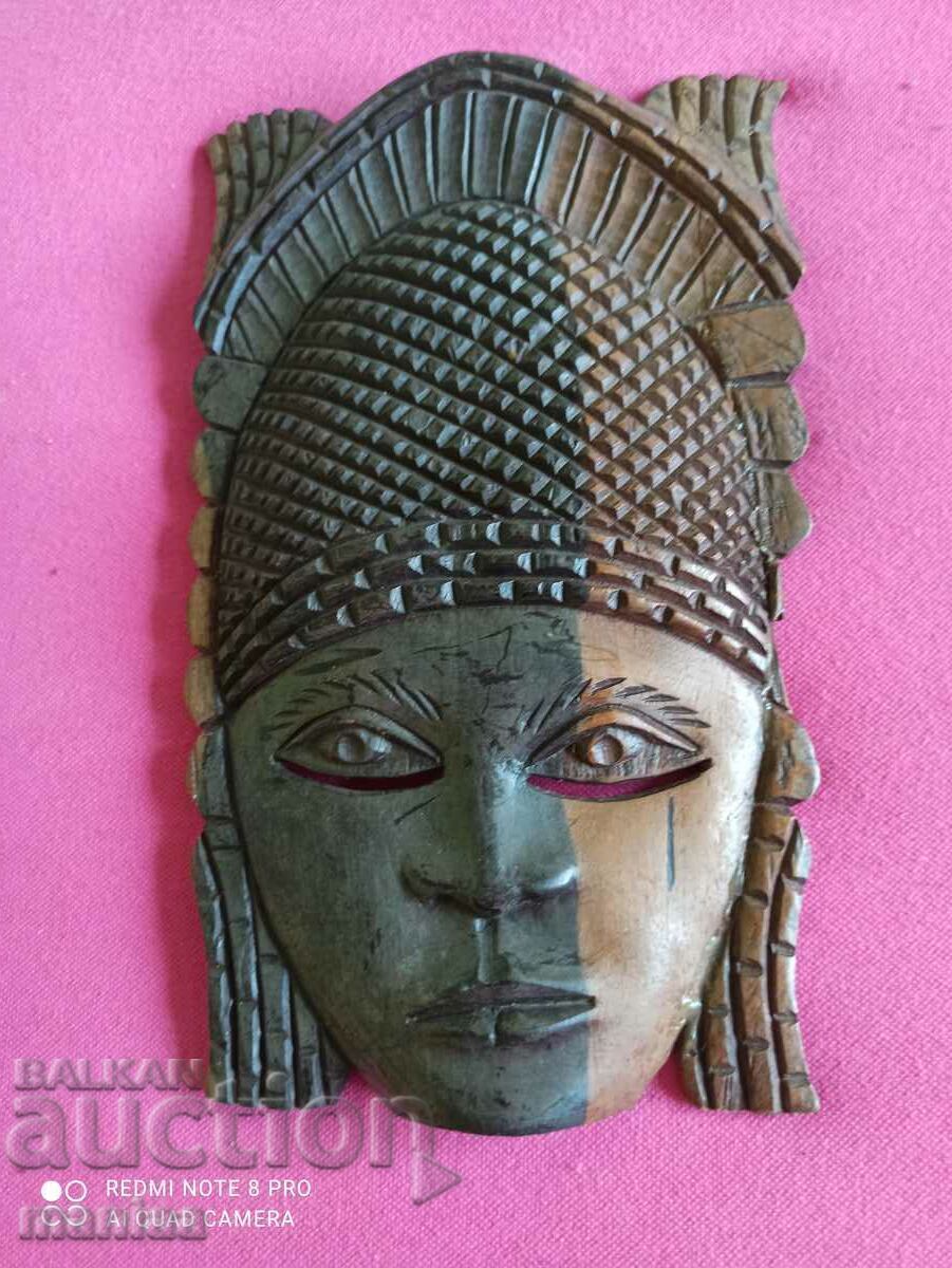 Аукцион Красива Африканска дървена маска Аукцион Красива Африканска дървена маска