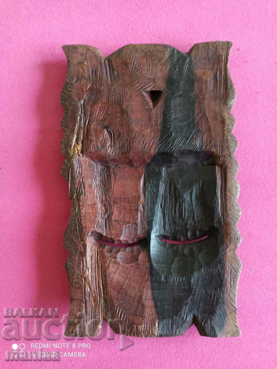Доставка на Красива Африканска дървена маска Доставка на Красива Африканска дървена маска