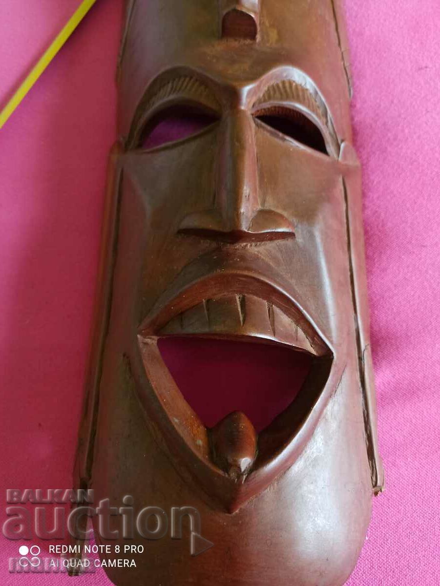 Delivery of Beautiful African wooden mask Delivery of Beautiful African wooden mask