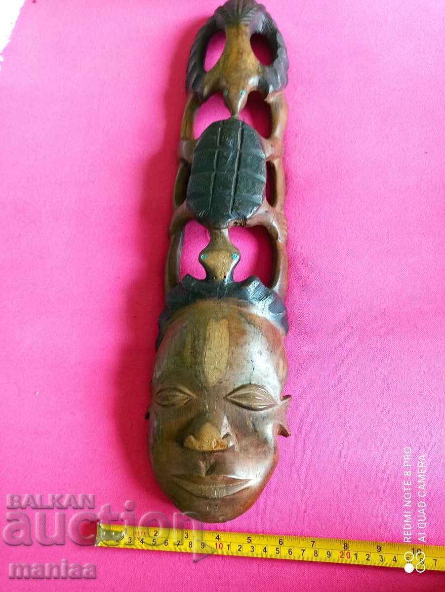 Όμορφη αφρικανική ξύλινη μάσκα με τιμή 80.00 BGN | € 40.90 Όμορφη αφρικανική ξύλινη μάσκα με τιμή 80.00 BGN | € 40.90