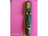 Όμορφη αφρικανική ξύλινη μάσκα