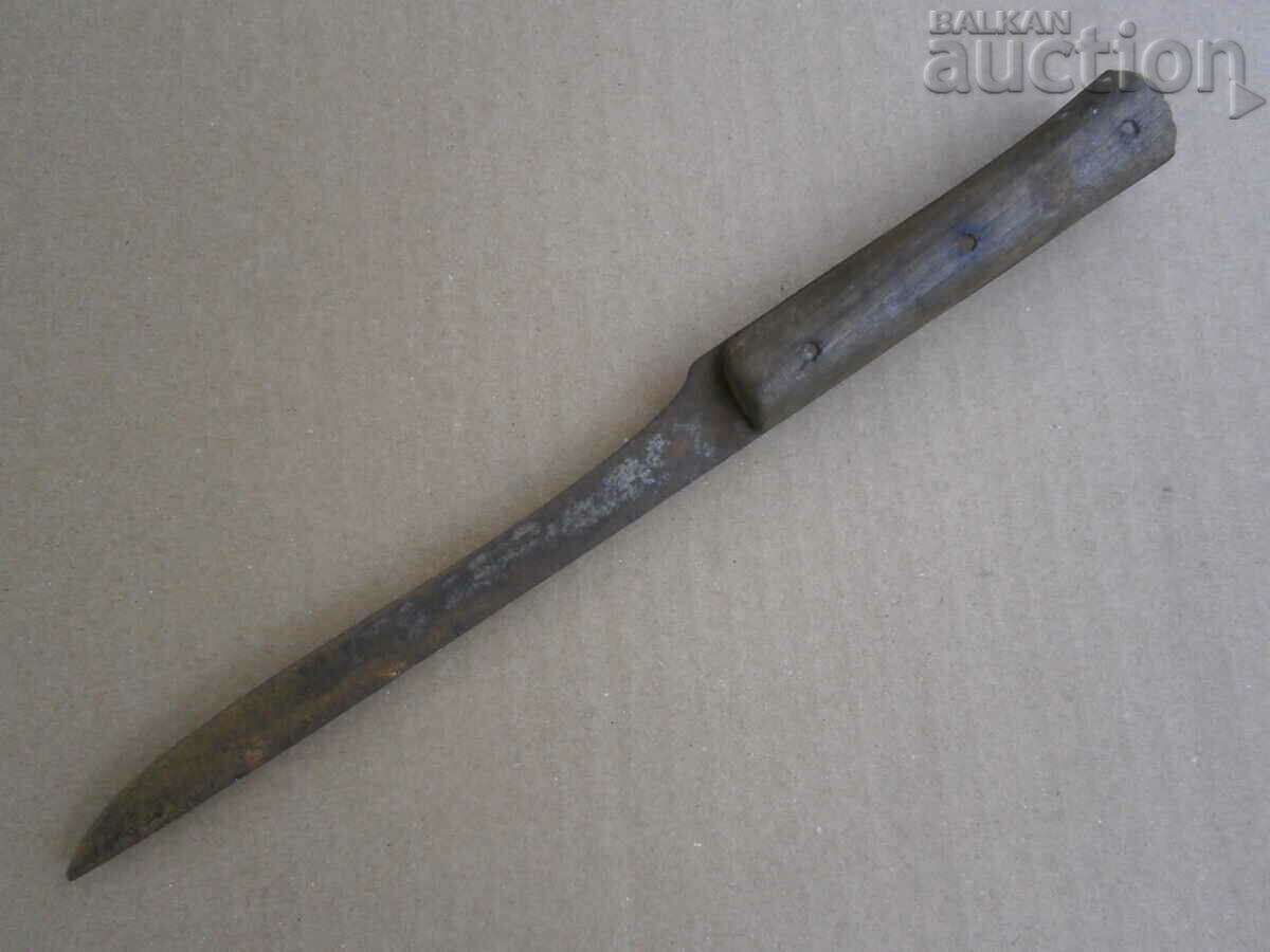 old knife with price 21.00 BGN | € 10.74 old knife with price 21.00 BGN | € 10.74