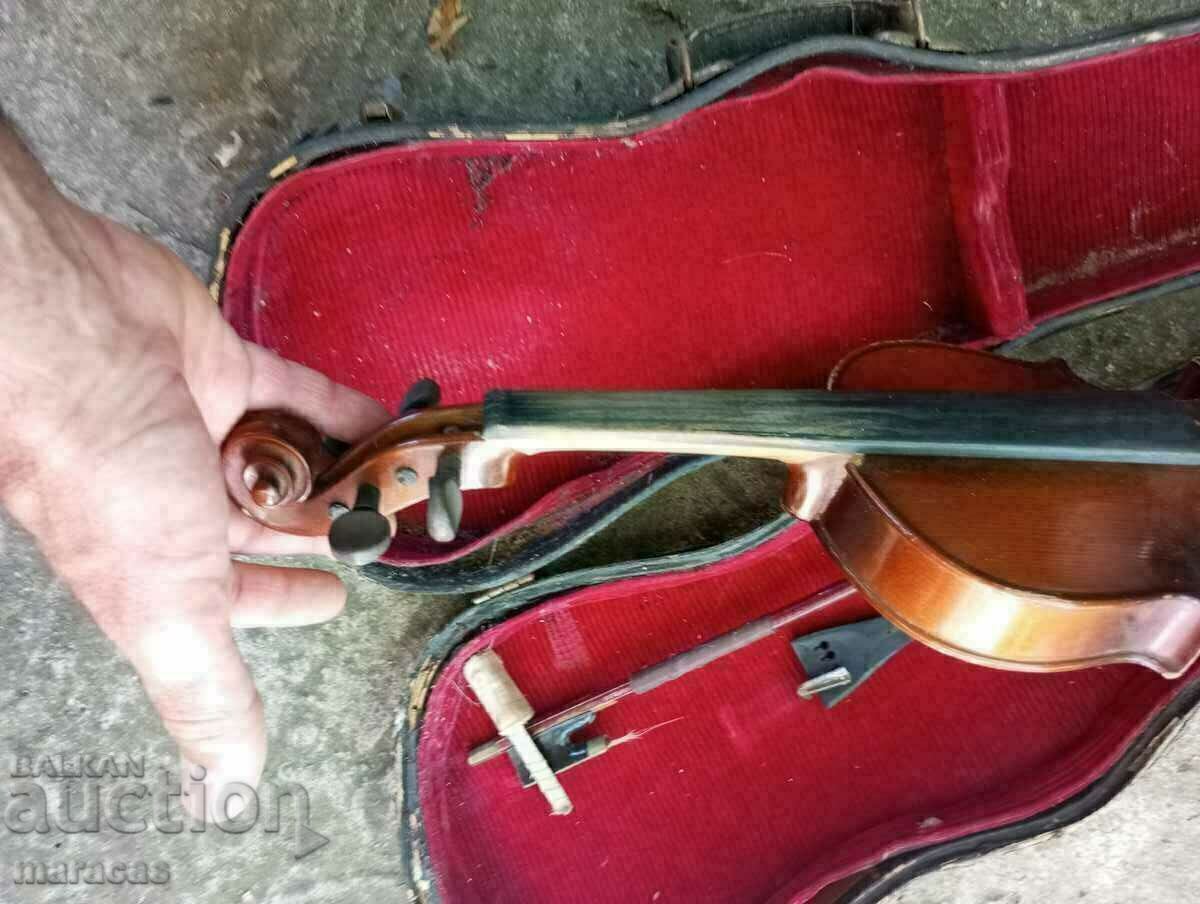 An old violin - 5 An old violin - 5