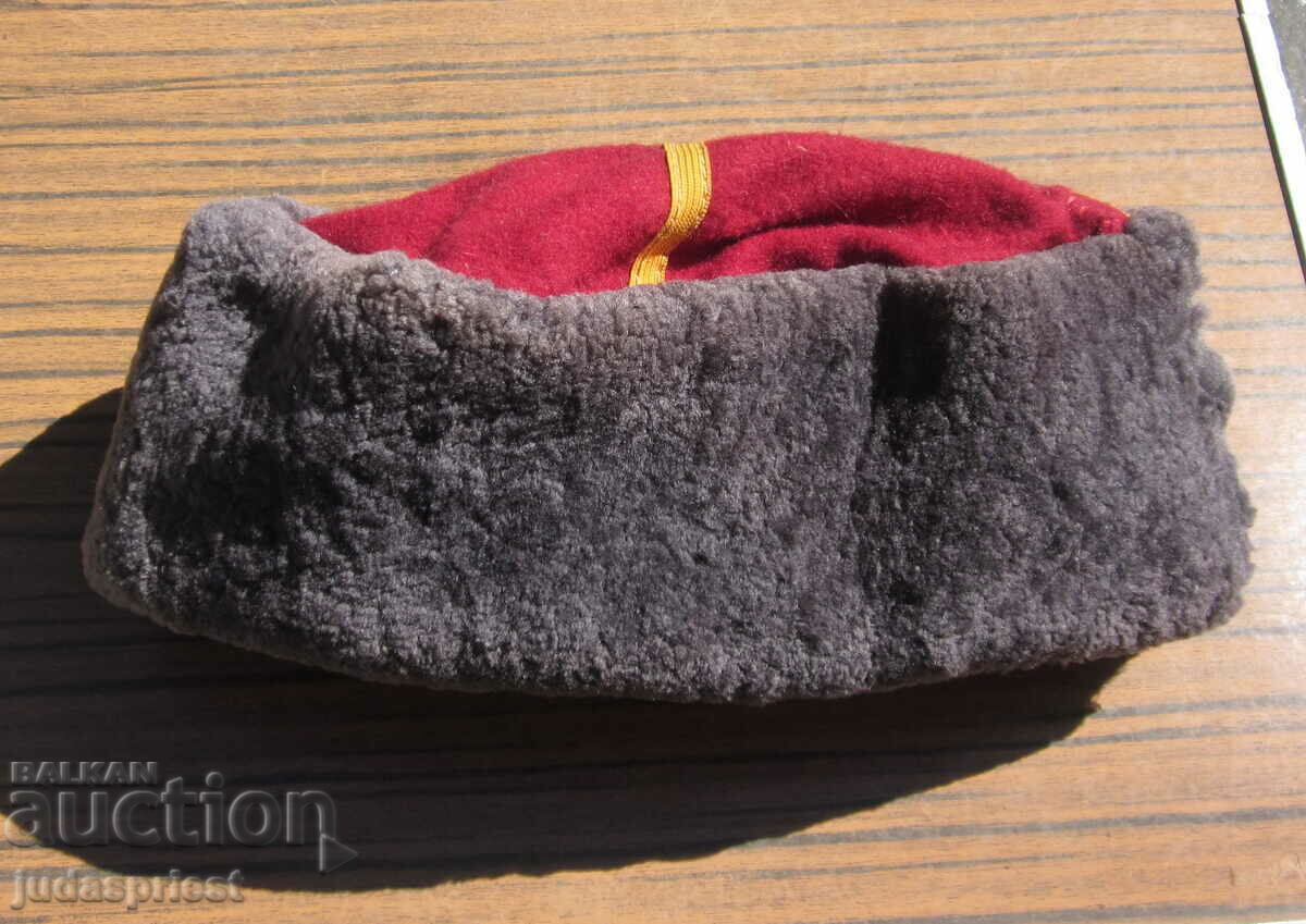 παλιό βουλγαρικό καπέλο φρουρών Φρουρά χειμερινό καπέλο με τιμή 60.00 BGN | € 30.68 παλιό βουλγαρικό καπέλο φρουρών Φρουρά χειμερινό καπέλο με τιμή 60.00 BGN | € 30.68