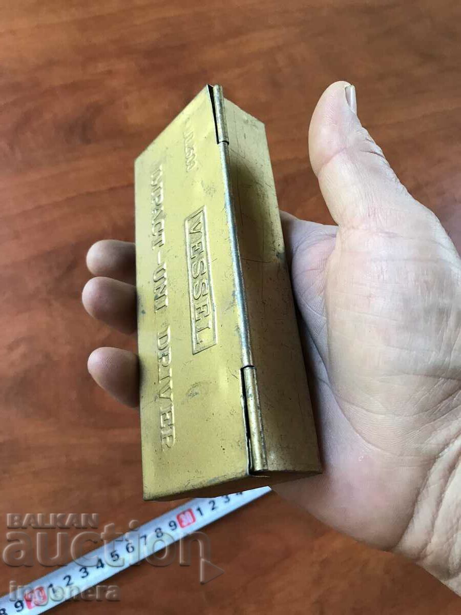 Delivery of BOX BOX METAL Delivery of BOX BOX METAL