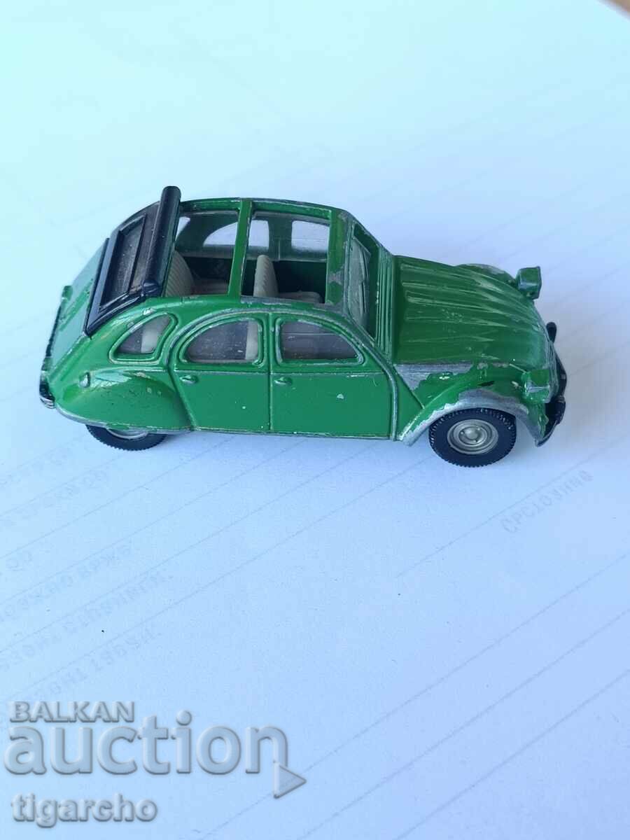 Siku metal stroller with price 20.00 BGN | € 10.23 Siku metal stroller with price 20.00 BGN | € 10.23