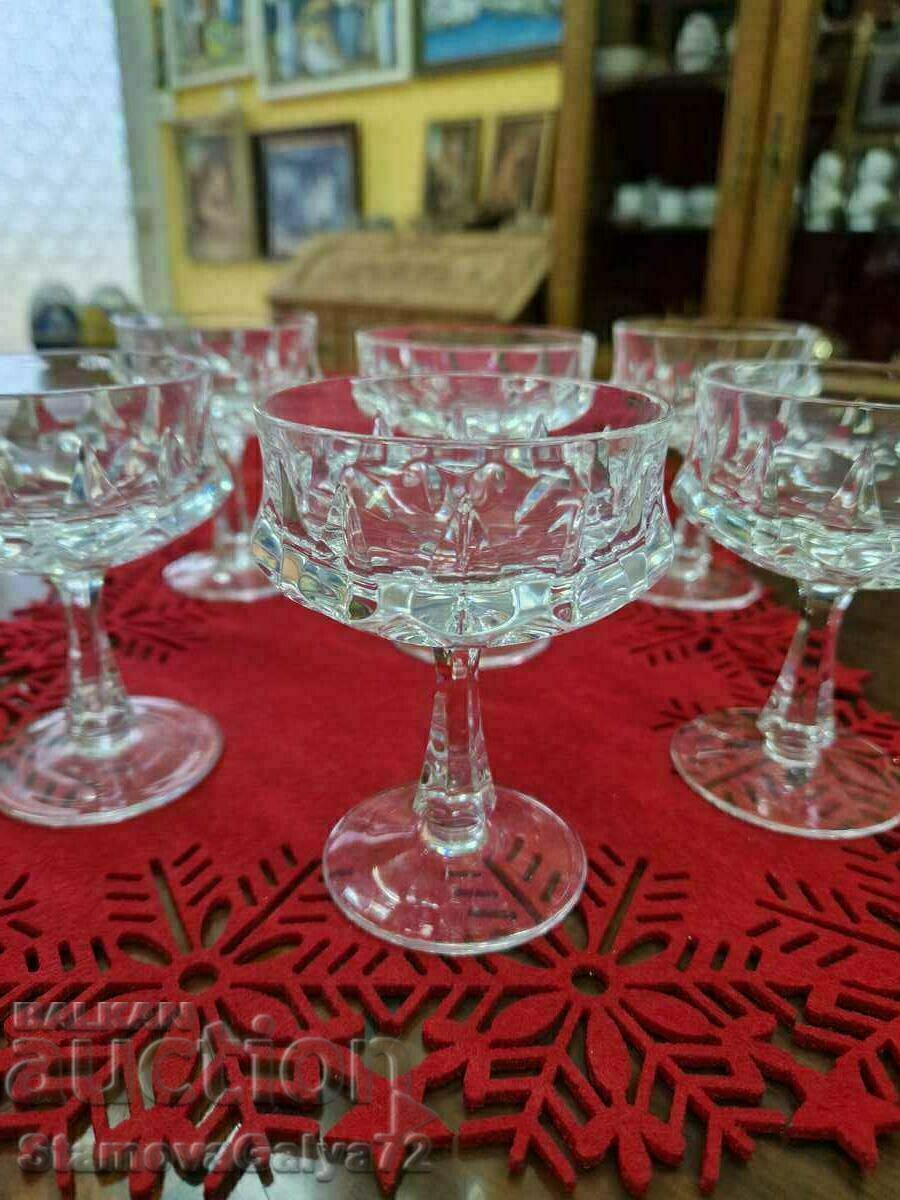 Delivery of Beautiful antique crystal service Delivery of Beautiful antique crystal service