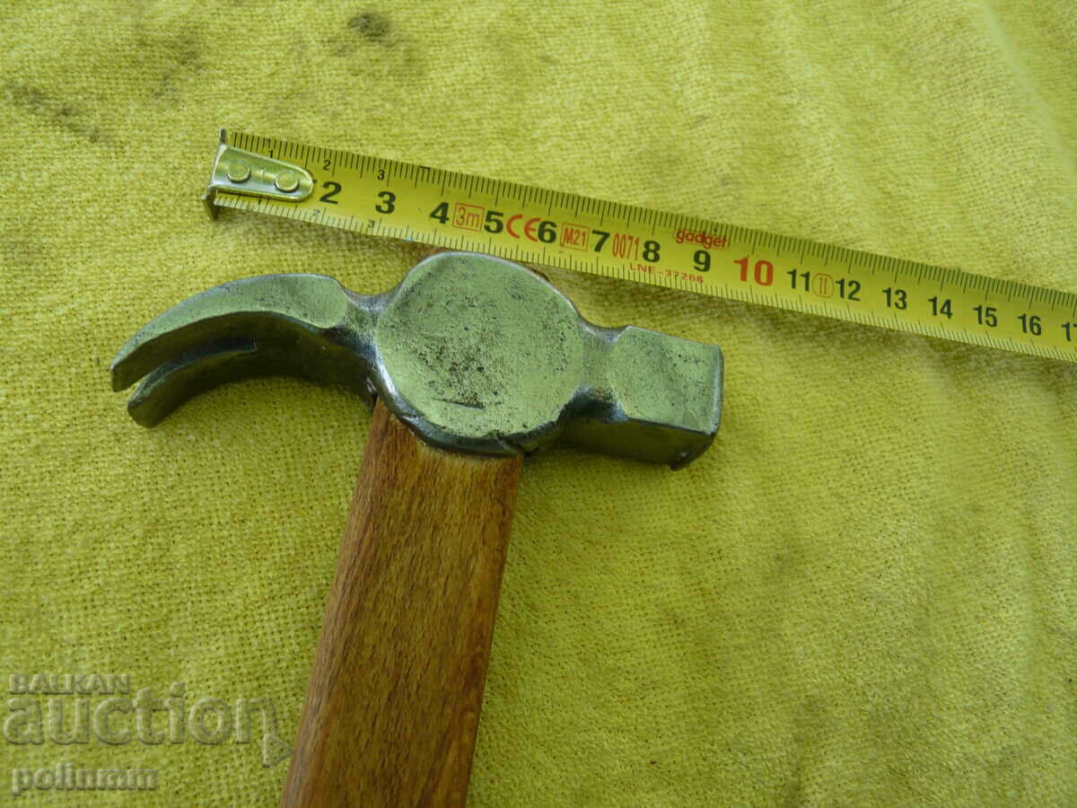 Παλιό σφυρί τεχνίτη - 218 με τιμή 30.00 BGN | € 15.34