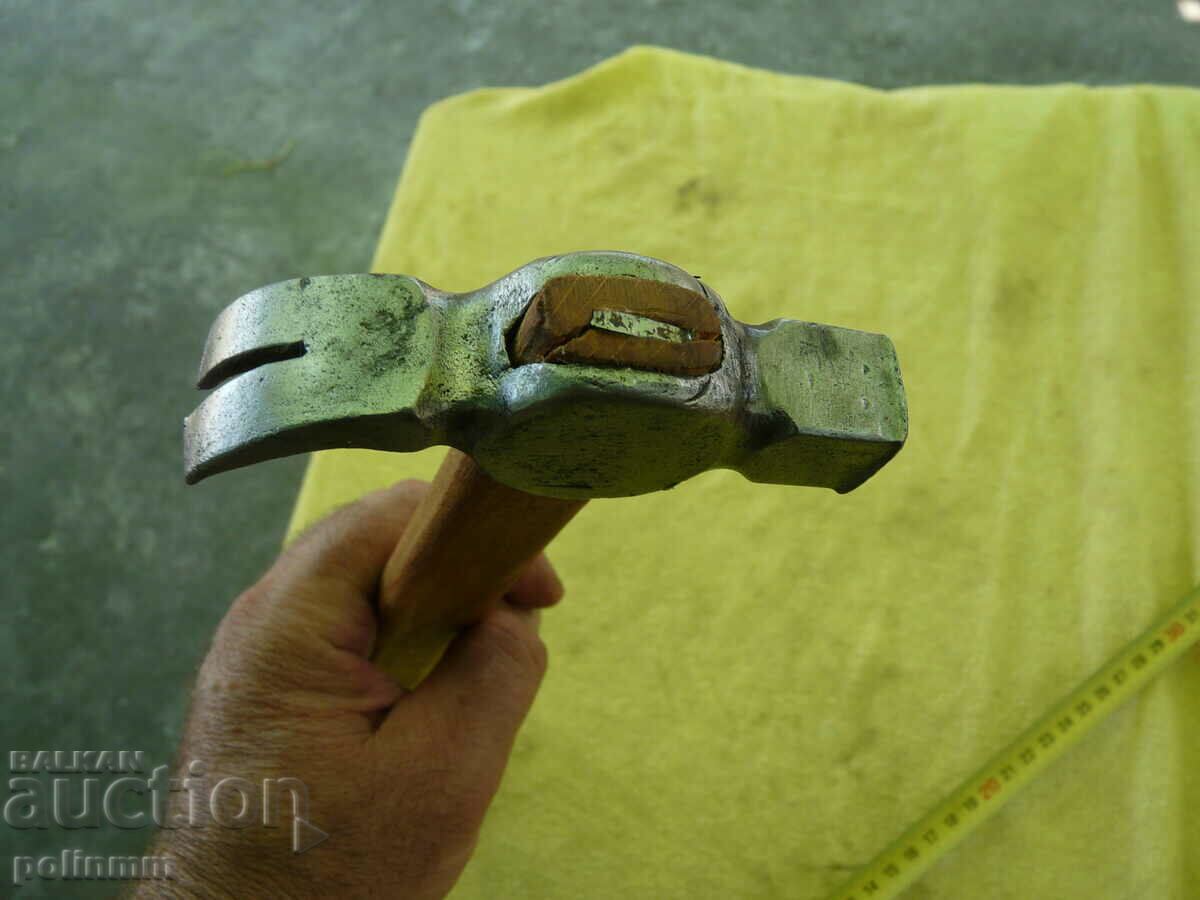 Old craftsman's hammer - 218