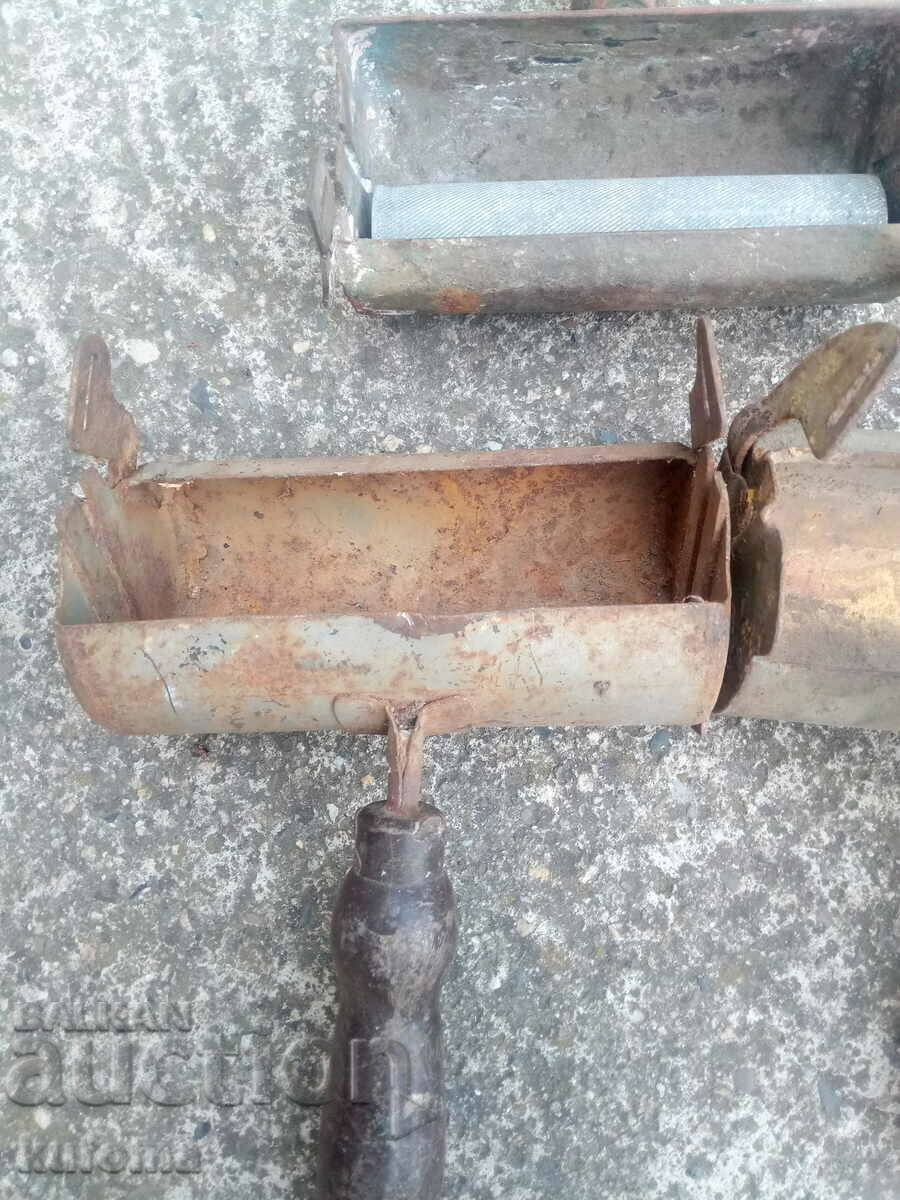 Old patterned roller holders with price 19.99 BGN | € 10.22 Old patterned roller holders with price 19.99 BGN | € 10.22