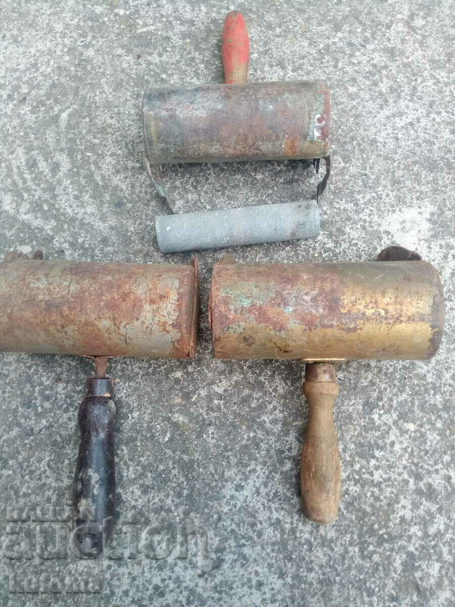 Delivery of Old patterned roller holders Delivery of Old patterned roller holders