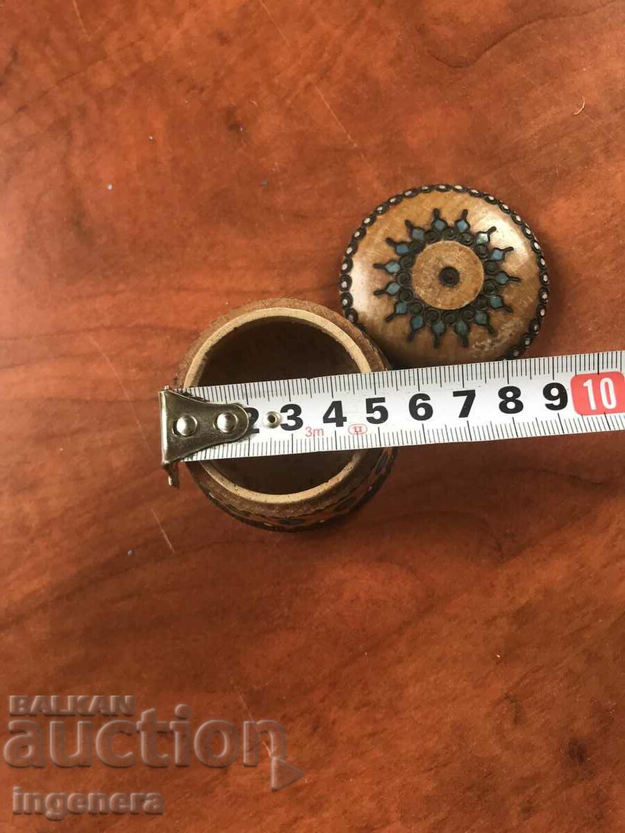 Auction BOX BOX WOOD PYROGRAPHED PAINTED COLOR Auction BOX BOX WOOD PYROGRAPHED PAINTED COLOR