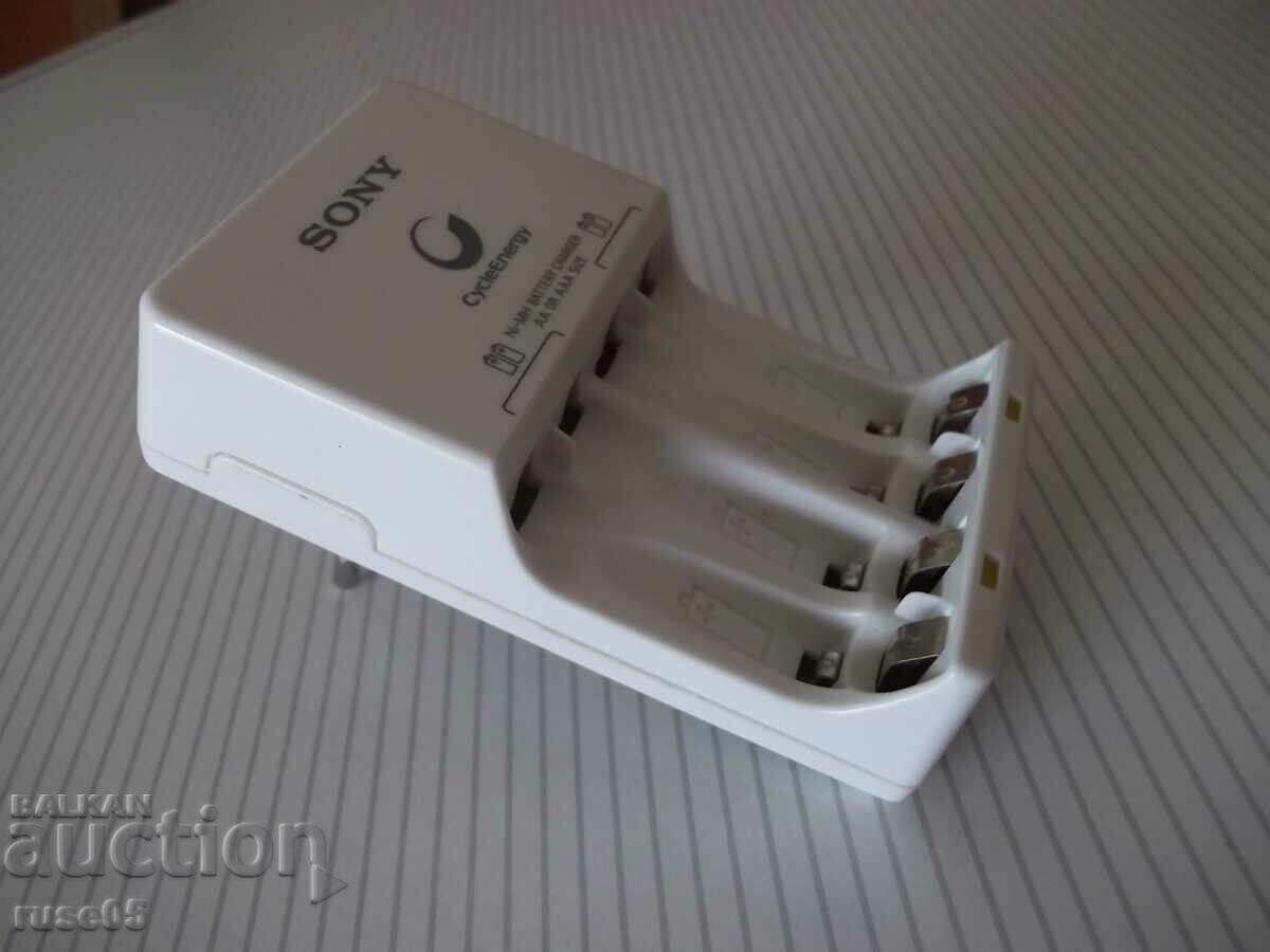 Ο φορτιστής "SONY - BCG-34HH" λειτουργεί με τιμή 15.00 BGN | € 7.67