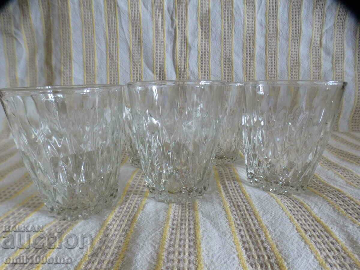 Set de 6 cesti din sticla groasa URSS fabricate in URSS cu preț 12.00 BGN | € 6.14 Set de 6 cesti din sticla groasa URSS fabricate in URSS cu preț 12.00 BGN | € 6.14