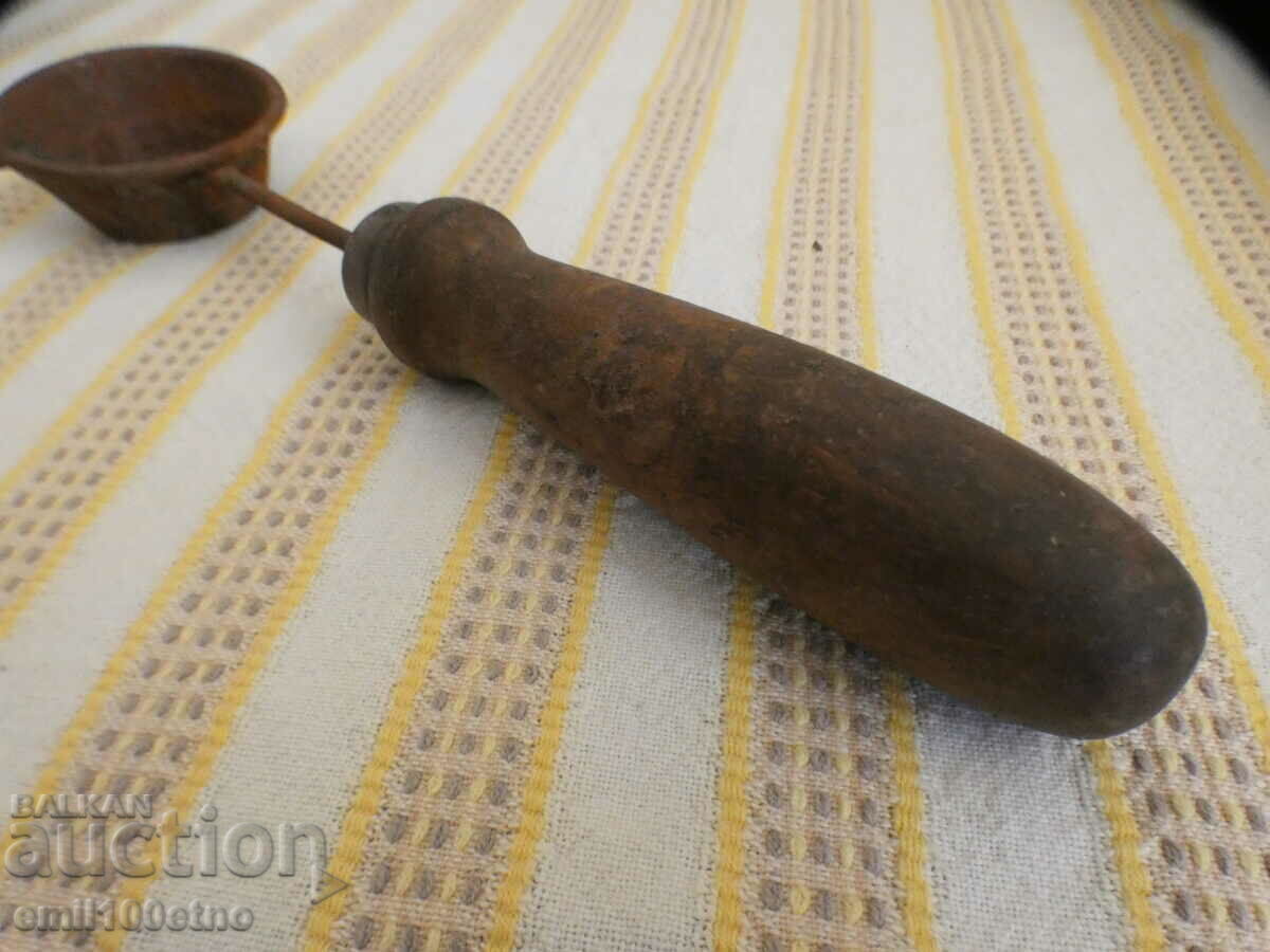 Auction An old casting spoon, probably for pewterers Auction An old casting spoon, probably for pewterers