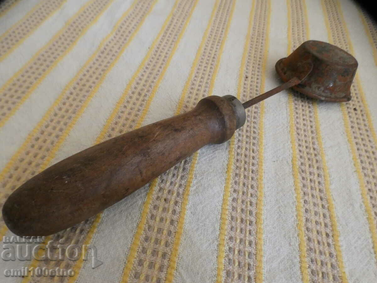 An old casting spoon, probably for pewterers - 5 An old casting spoon, probably for pewterers - 5