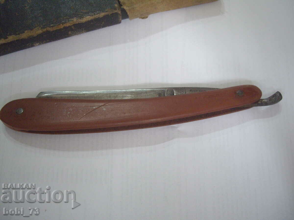 Auction An old razor. Auction An old razor.