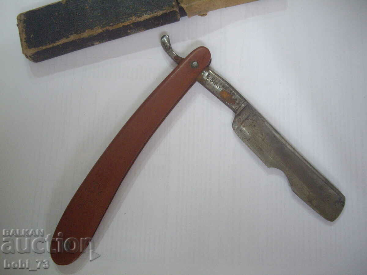 An old razor. - 5 An old razor. - 5